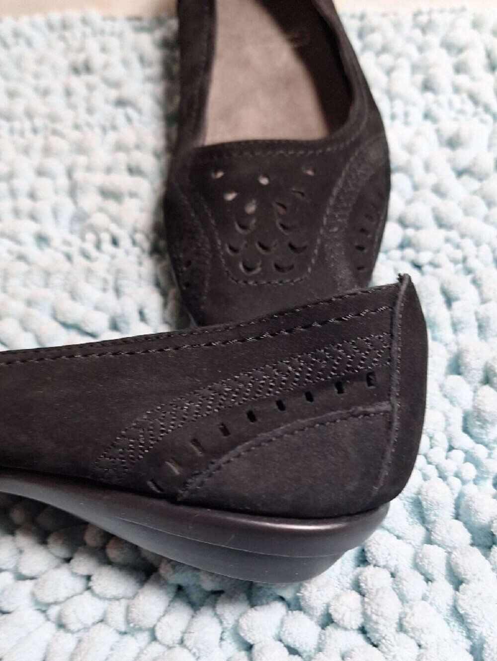AEROSOLES Black Laser-Cut Suede Flats - Picture 3 of 7